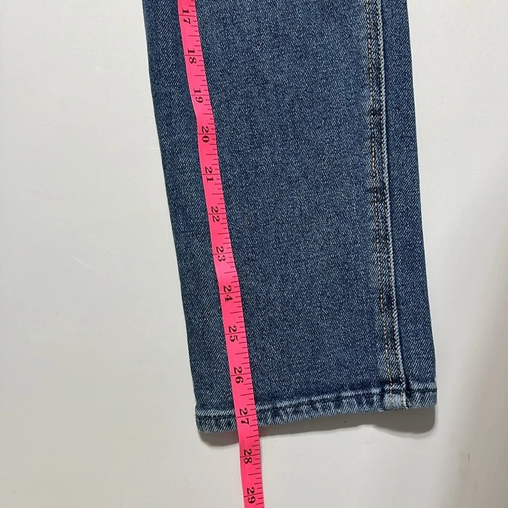Hollister ultra rise Mom Jean size 26 waist. - Picture 5 of 6